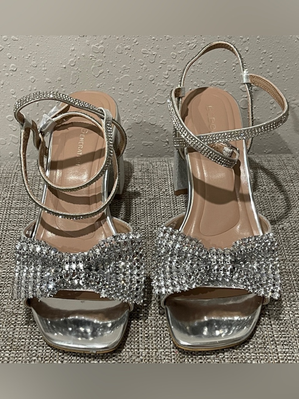 BCBGeneration Women's Tawny Block-Heel Bow Dress Sandals Silver Size 7 NWOB